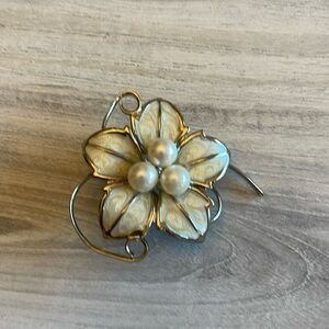 Women’s brooch